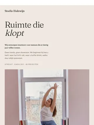 Ontwerp met een redactionele opzet, getoond op een tablet